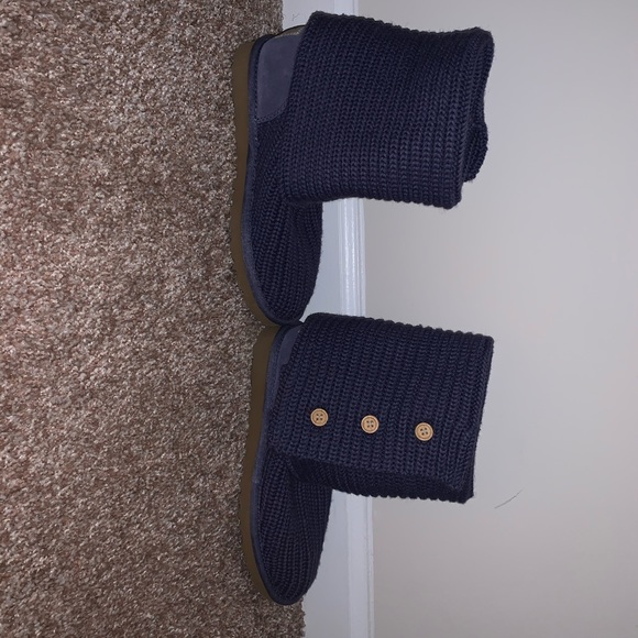 UGGS - Picture 4 of 4